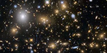 Hubble Frontier Fields view of MACSJ0717.5+3745